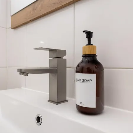 2br Modern Maybachufer Tischkicker *