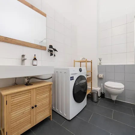 2br Modern Maybachufer Tischkicker *