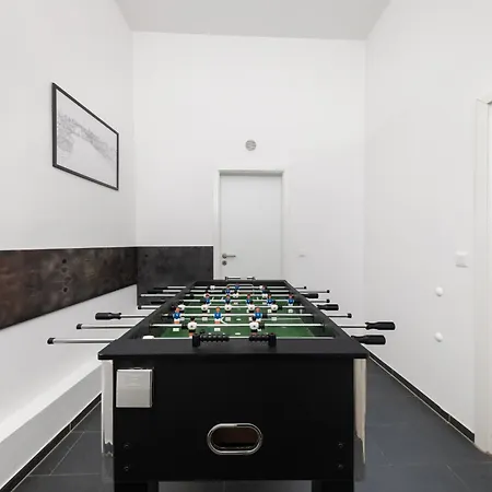 2br Modern Maybachufer Tischkicker Apartment