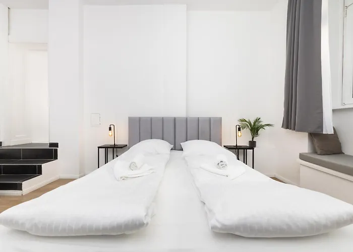 Lejlighed 2br Modern Maybachufer Tischkicker