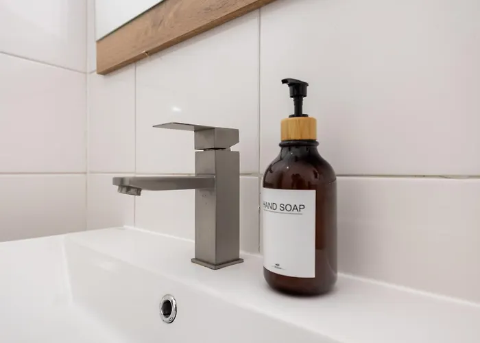 2br Modern Maybachufer Tischkicker *