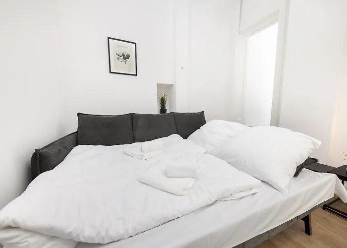 2br Modern Maybachufer Tischkicker Lejlighed