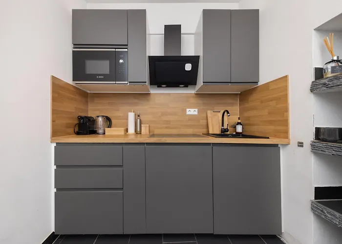 2br Modern Maybachufer Tischkicker Apartment *