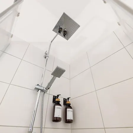 2br Modern Maybachufer Tischkicker Appartement