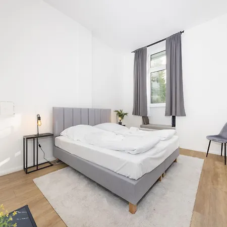 2br Modern Maybachufer Tischkicker Berlin